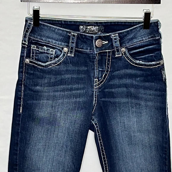 Silver Suki Mid Bermuda Dark Wash Shorts - Size 26 - Picture 3 of 10